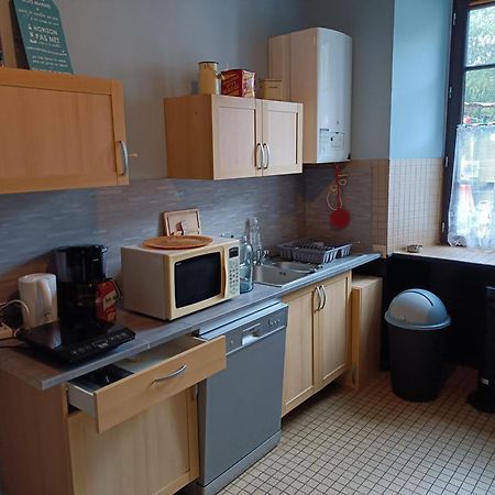Hédé Ille Flottante, Maison Eclusiere Et Hebergements Insolites Sur Le Canal מראה חיצוני תמונה