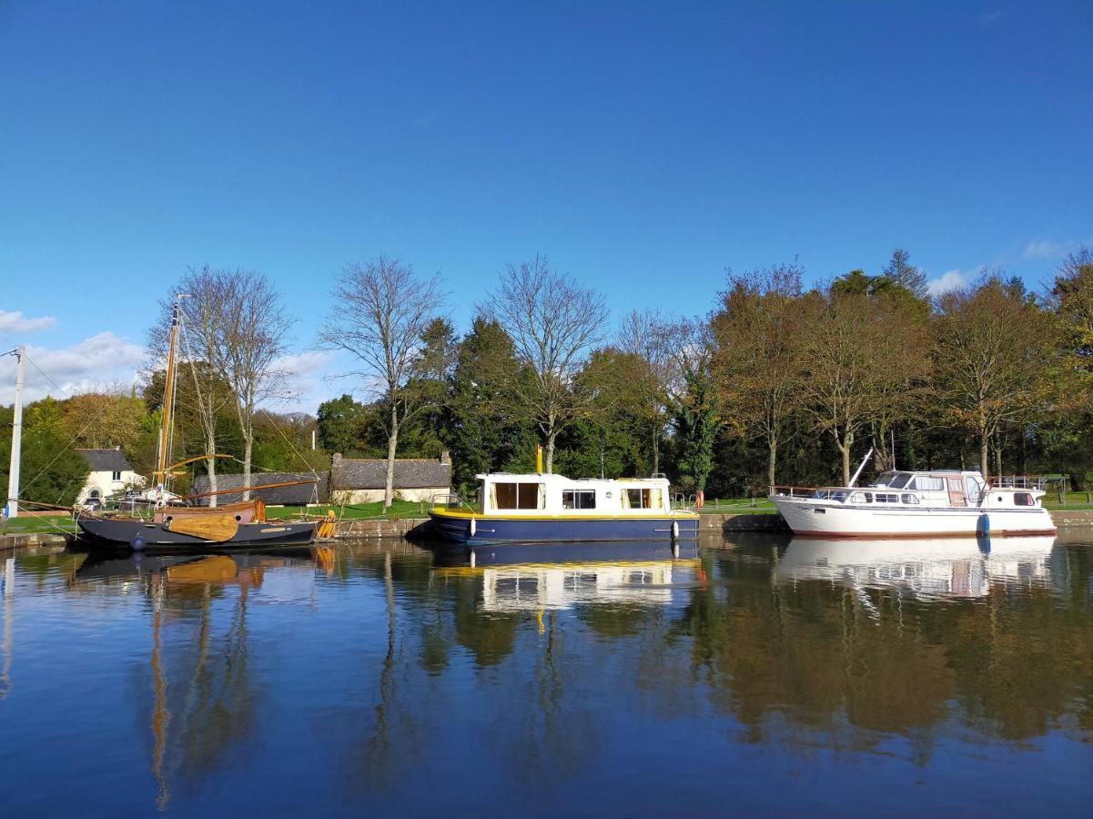 Hédé Ille Flottante, Maison Eclusiere Et Hebergements Insolites Sur Le Canal מראה חיצוני תמונה
