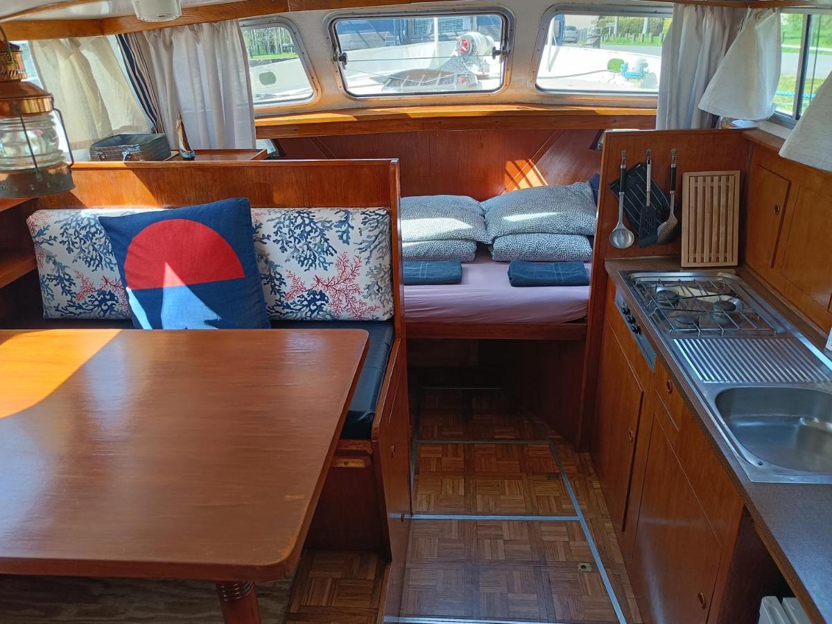 Hédé Ille Flottante, Maison Eclusiere Et Hebergements Insolites Sur Le Canal מראה חיצוני תמונה
