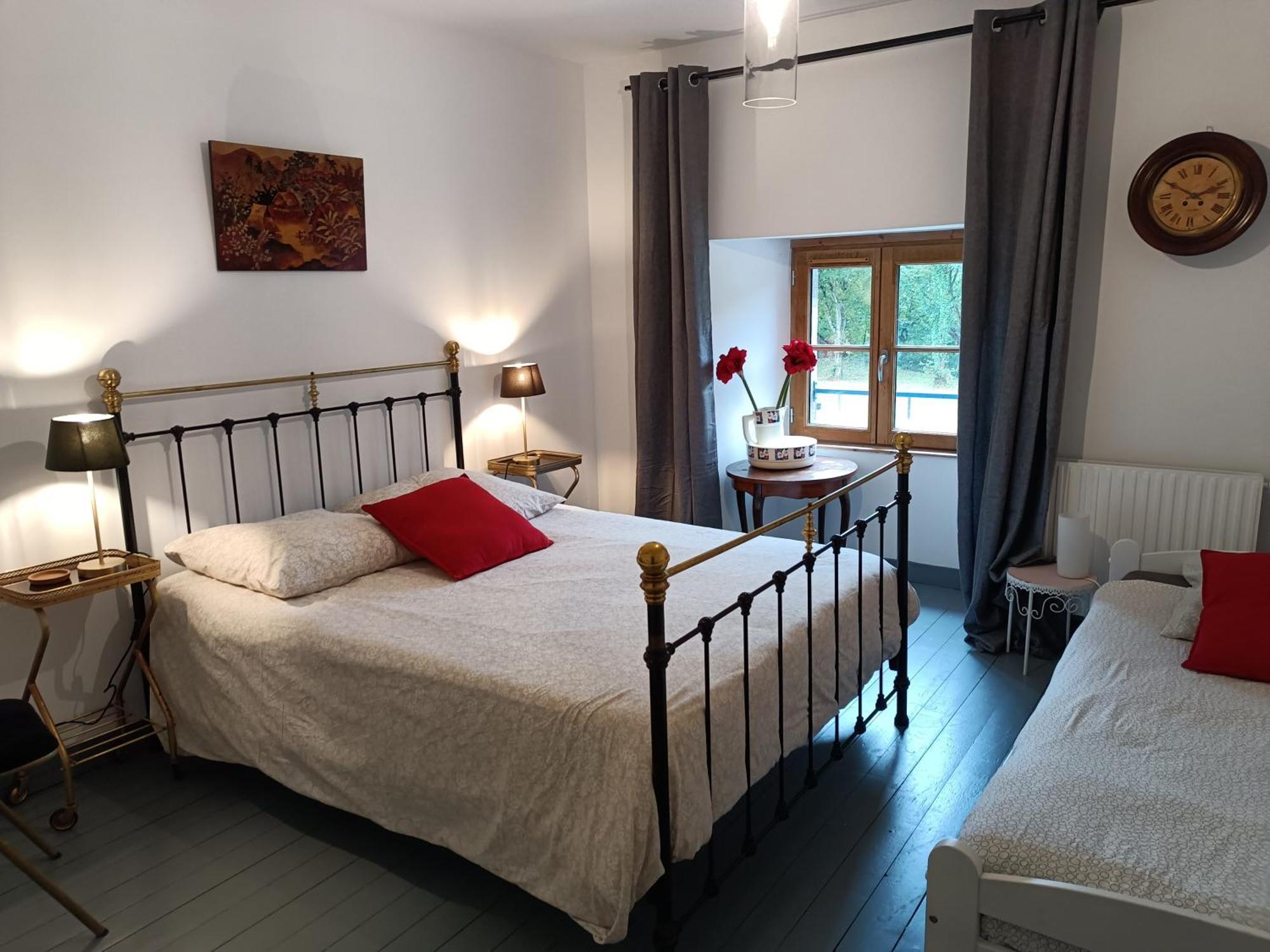 Hédé Ille Flottante, Maison Eclusiere Et Hebergements Insolites Sur Le Canal מראה חיצוני תמונה