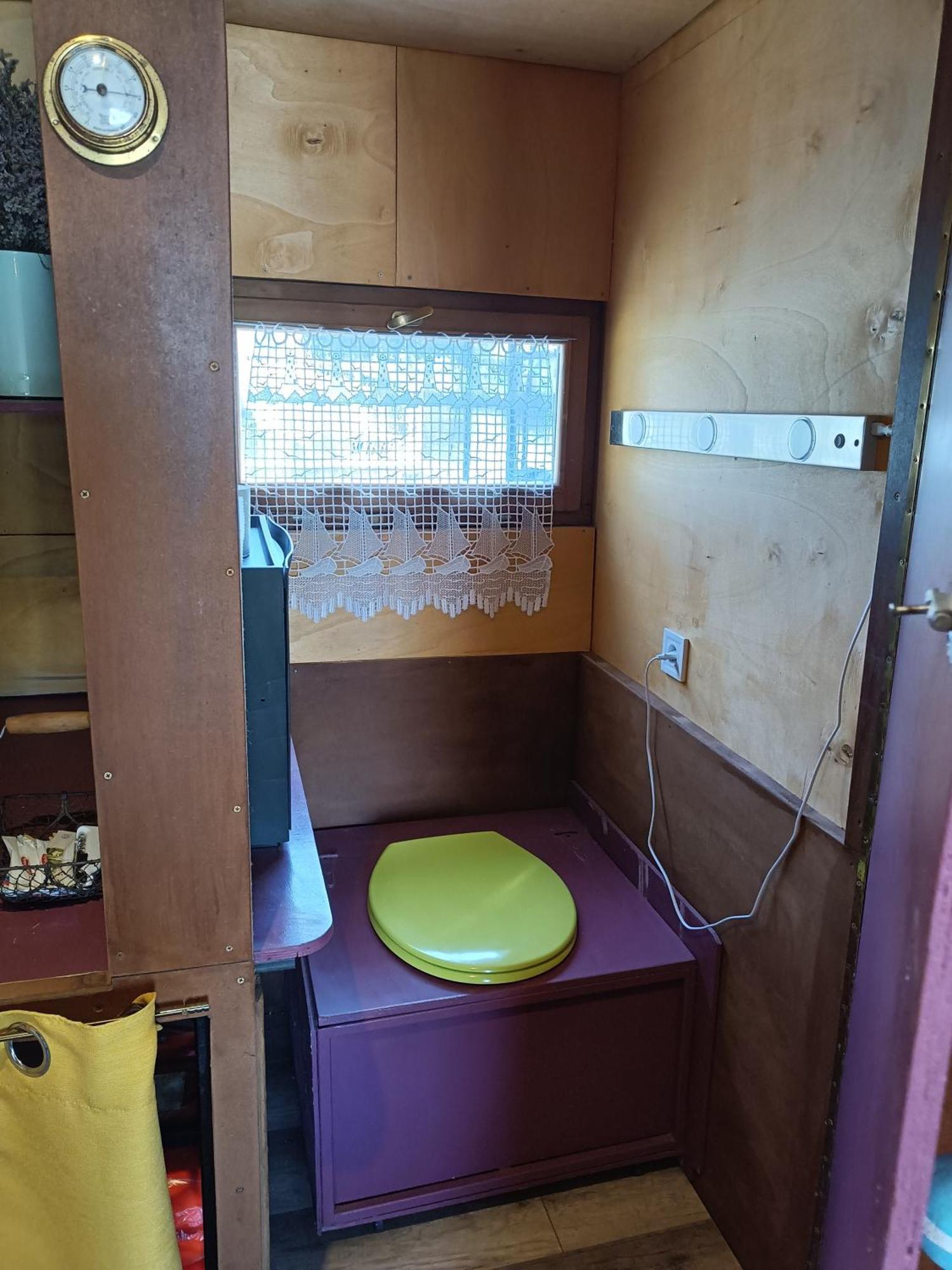 Hédé Ille Flottante, Maison Eclusiere Et Hebergements Insolites Sur Le Canal מראה חיצוני תמונה