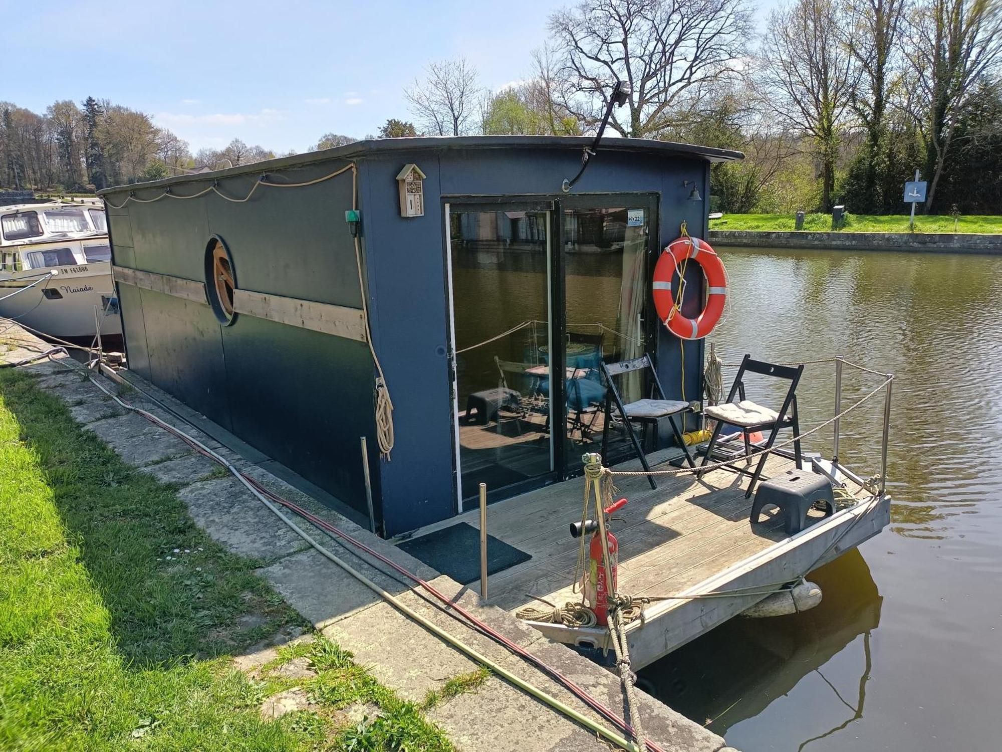 Hédé Ille Flottante, Maison Eclusiere Et Hebergements Insolites Sur Le Canal מראה חיצוני תמונה