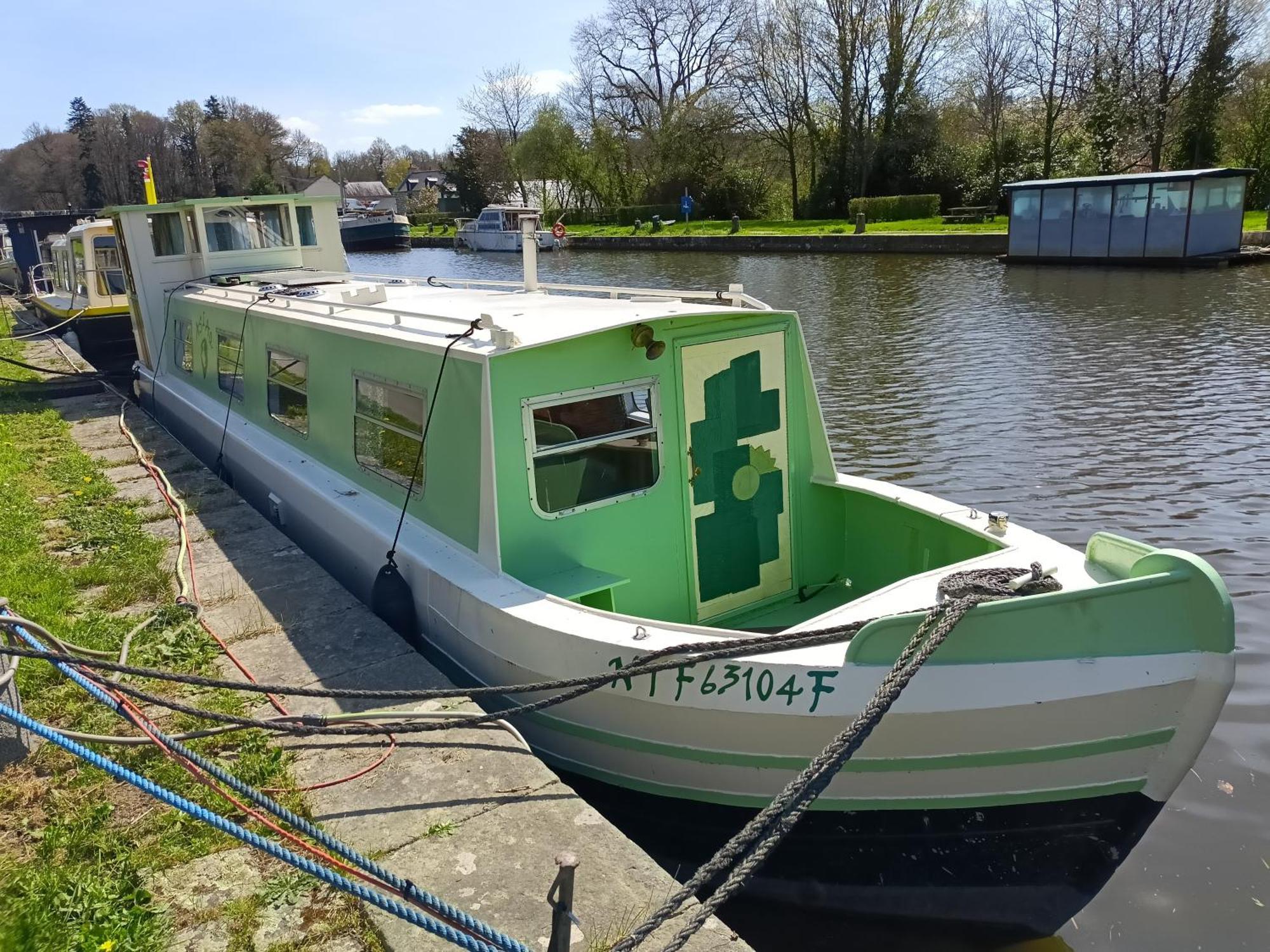 Hédé Ille Flottante, Maison Eclusiere Et Hebergements Insolites Sur Le Canal מראה חיצוני תמונה